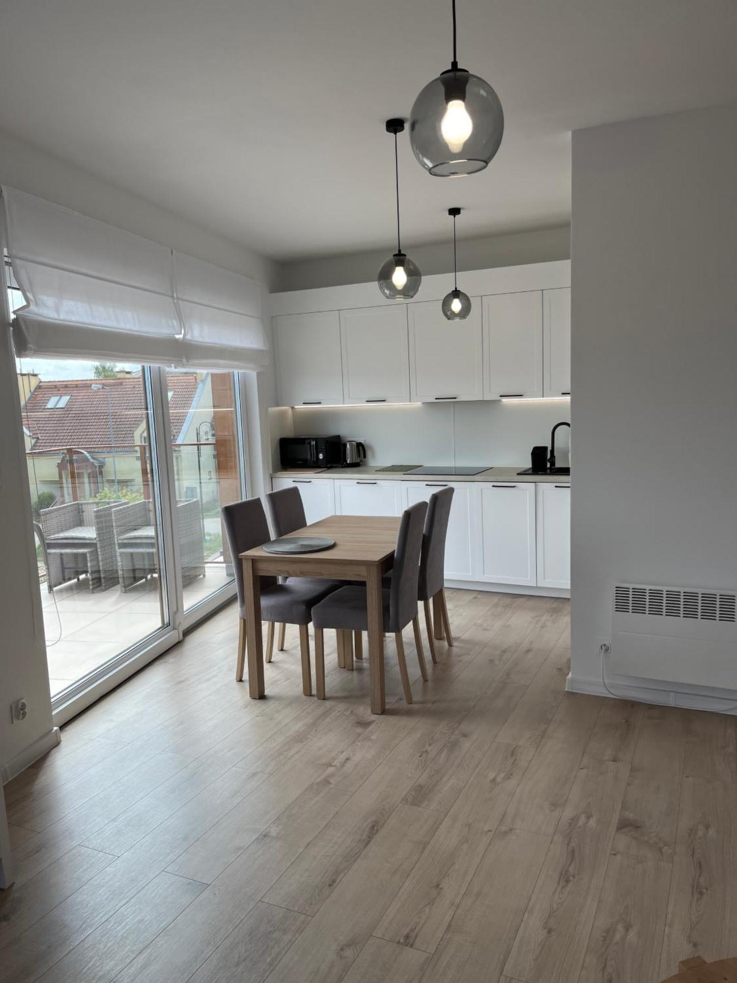 Baltic Vip Nowe Apartamenty Blisko Plazy Реваль Экстерьер фото