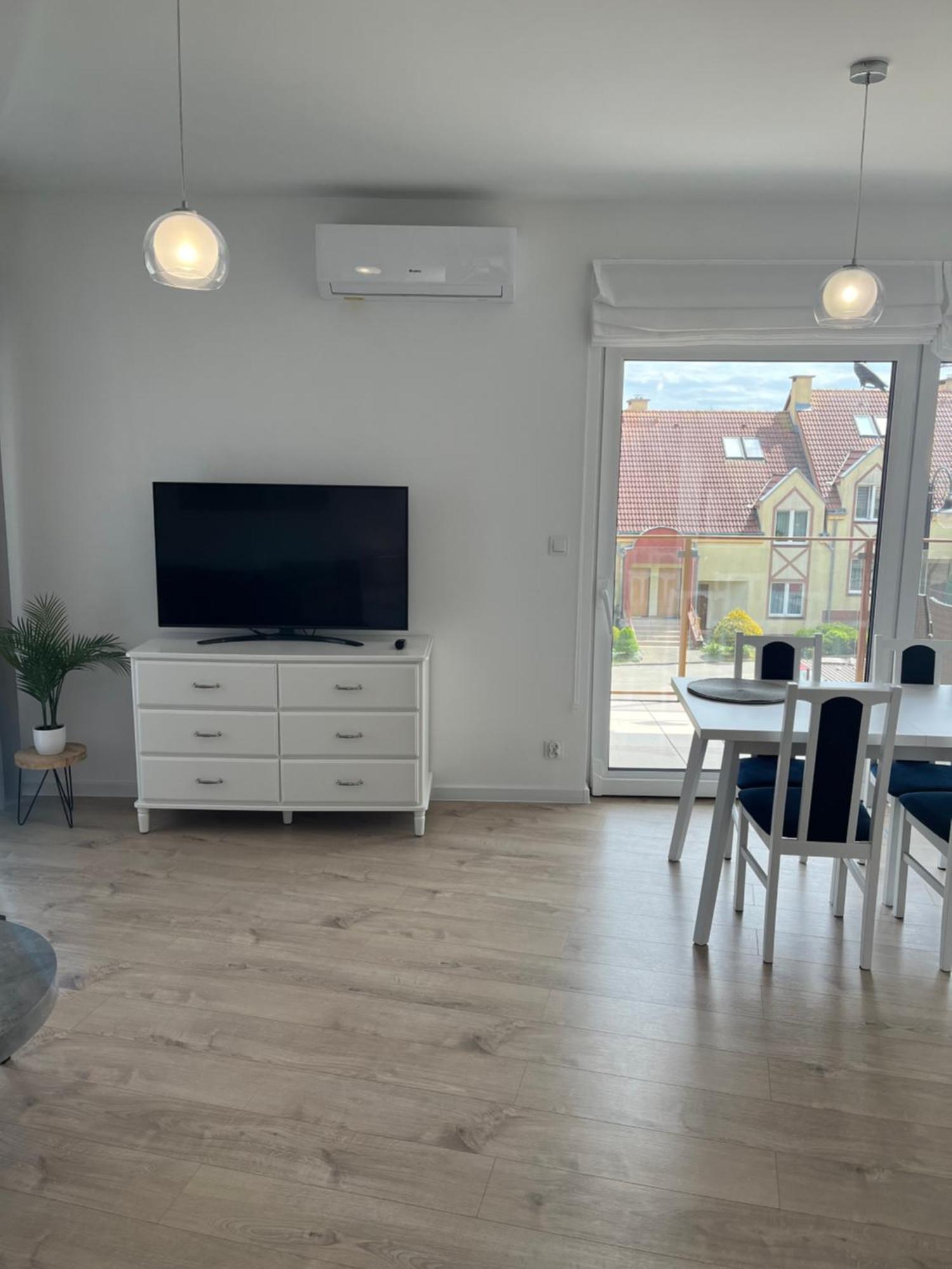 Baltic Vip Nowe Apartamenty Blisko Plazy Реваль Экстерьер фото